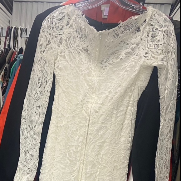 Wedding dress - Picture 3 of 5